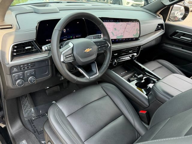 Used 2025 Chevrolet Suburban LT w/ Comfort Package AWD/4WD image 38