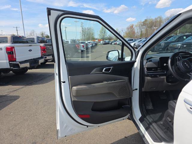 Used 2025 Kia Carnival FWD image 19