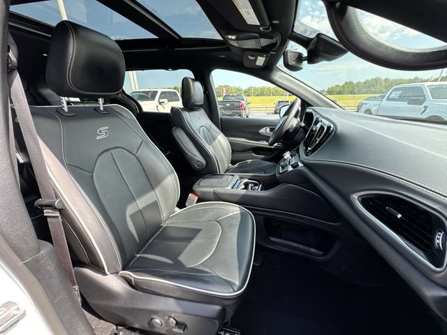 Used 2025 Chrysler Pacifica Limited FWD image 27