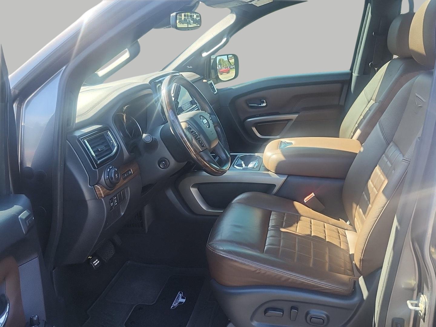 Used 2021 Nissan Titan Platinum Reserve w/ Moonroof Package AWD/4WD image 14