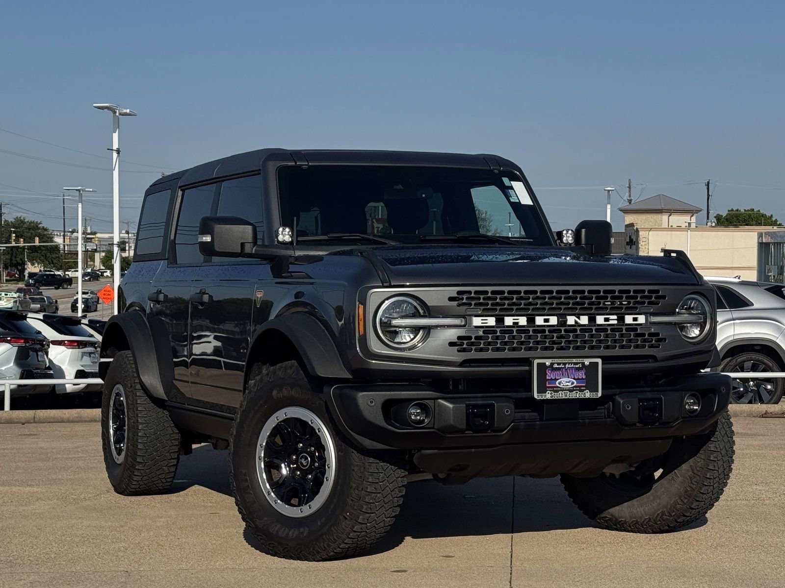 Certified 2023 Ford Bronco Badlands w/ Sasquatch Package AWD/4WD image 2