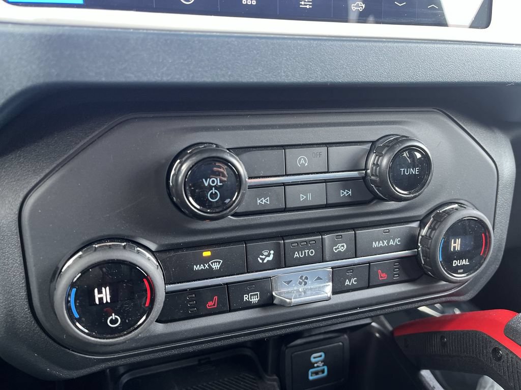 Certified 2025 Ford Bronco Heritage Edition AWD/4WD image 11