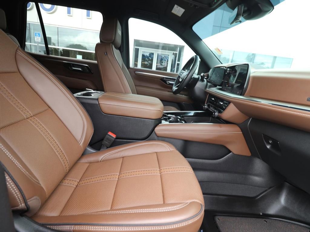 Used 2025 Chevrolet Tahoe High Country image 18