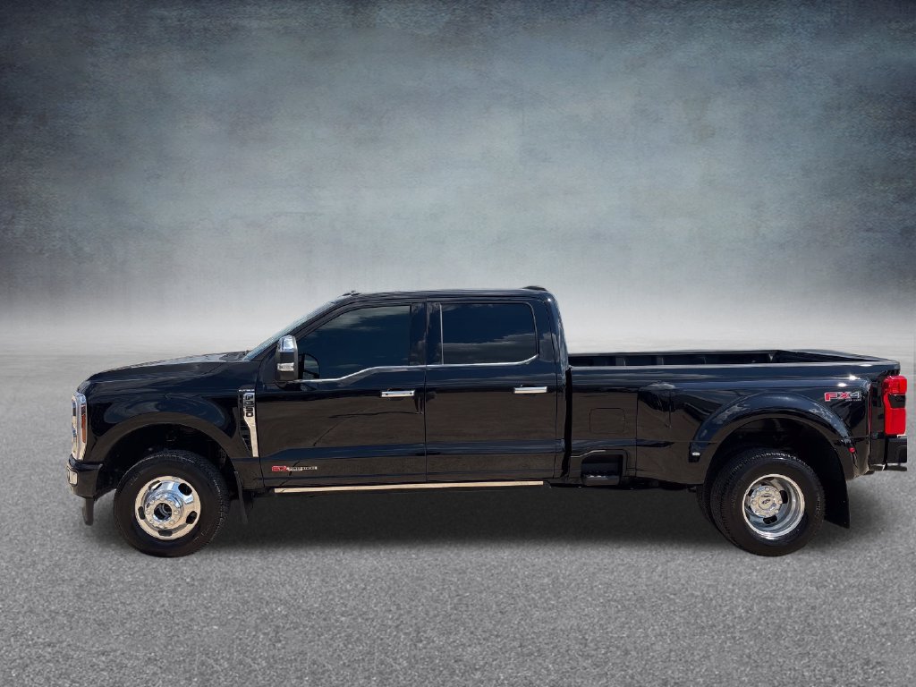 Certified 2025 Ford F350 Platinum w/ Platinum Plus Package AWD/4WD image 2