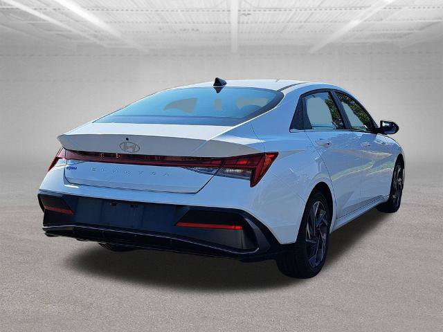 Used 2025 Hyundai Elantra SEL FWD image 8