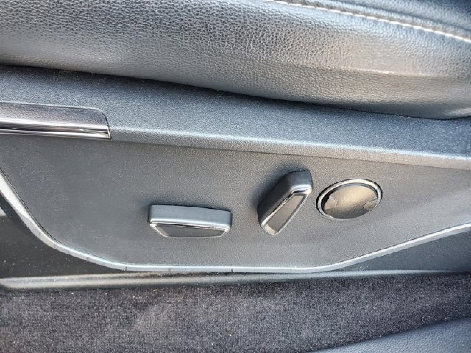 Certified 2022 Ford F150 Lariat w/ Equipment Group 502A High image 11