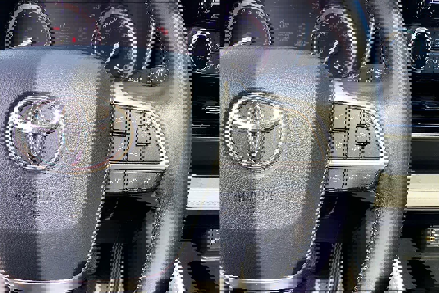 Used 2022 Toyota Highlander XLE image 25