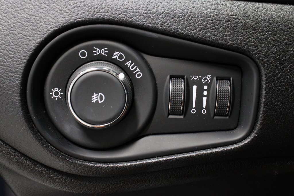 Used 2020 Jeep Renegade Limited w/ LED Lighting Group image 28