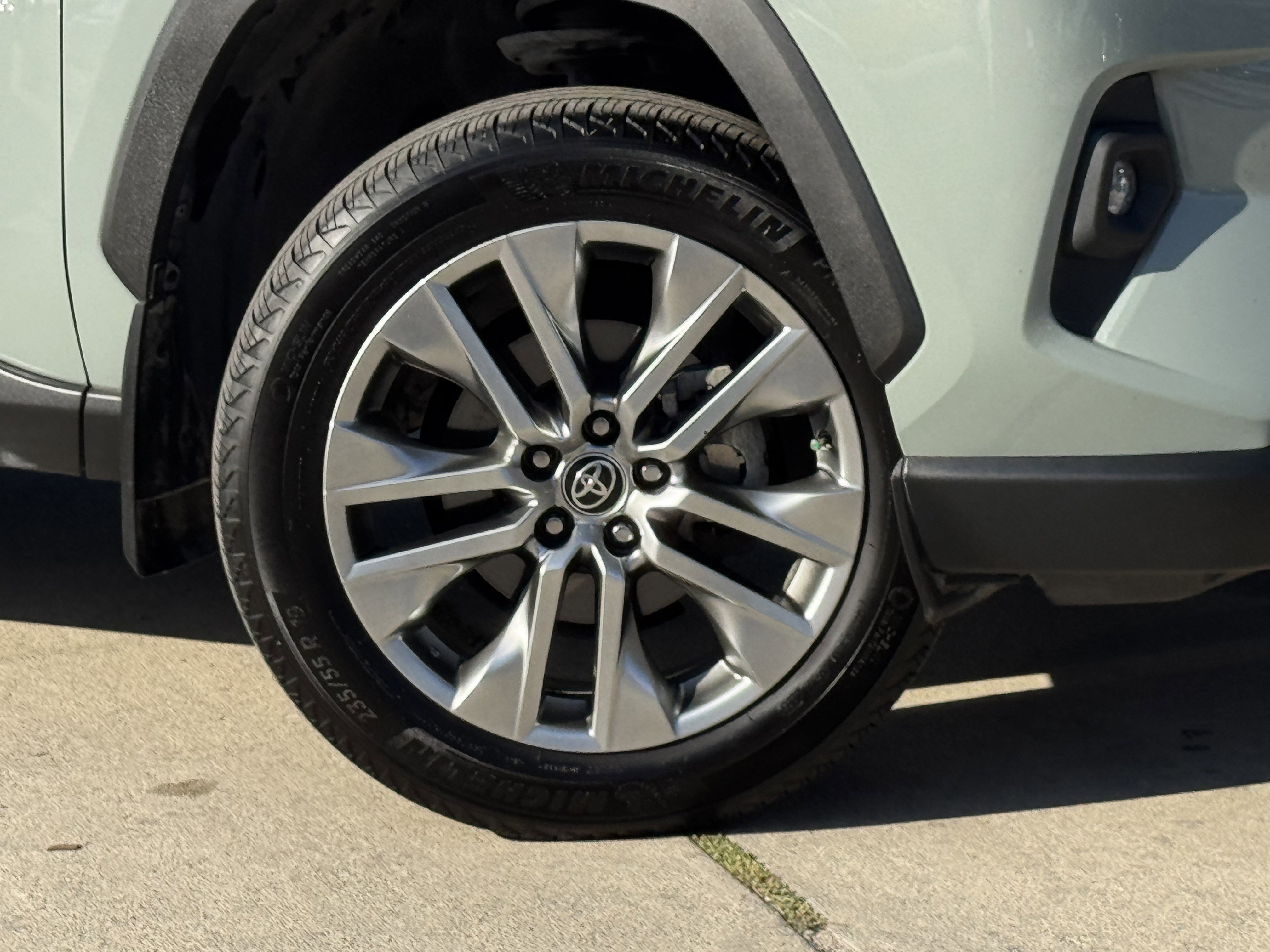 Used 2023 Toyota RAV4 XLE Premium image 9