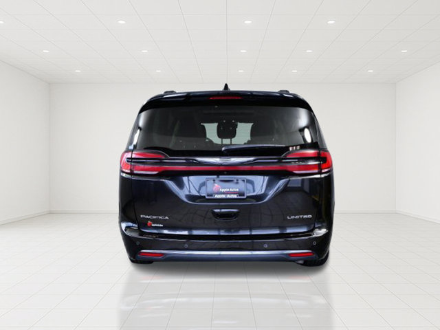 Used 2023 Chrysler Pacifica Limited FWD image 5