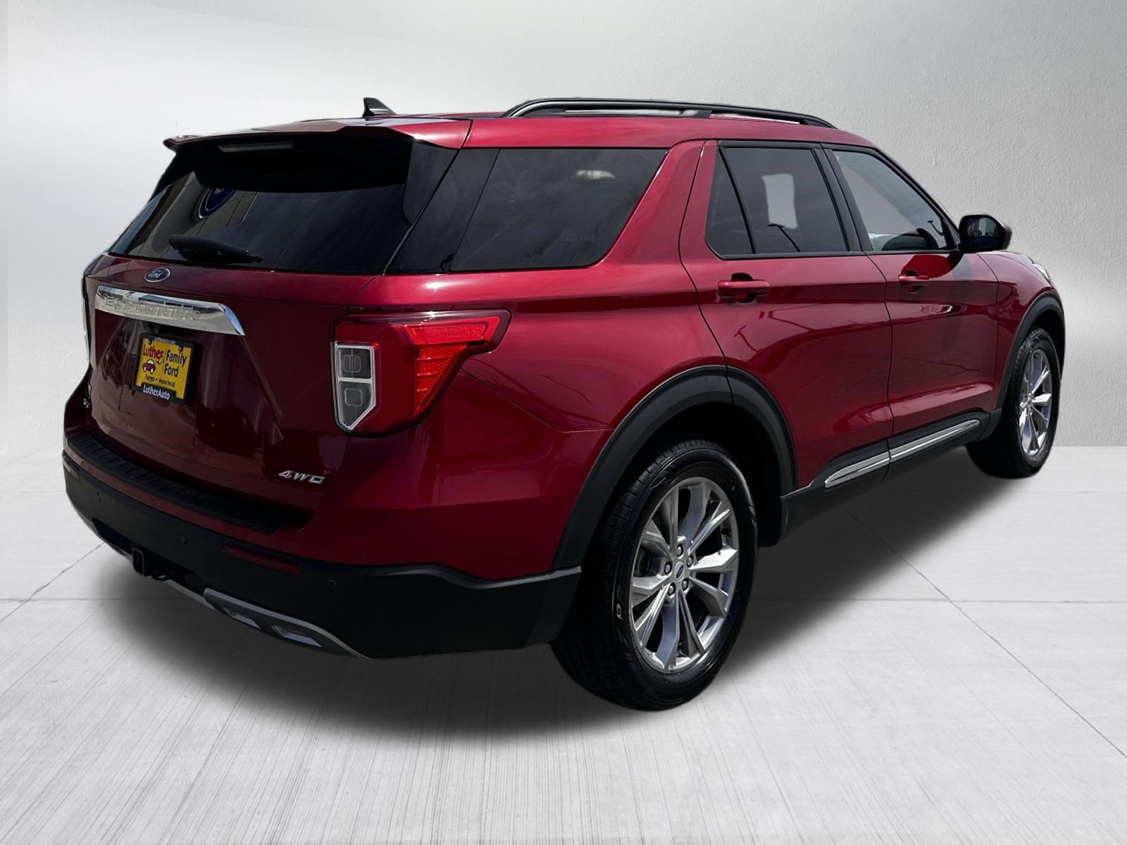 Certified 2022 Ford Explorer XLT w/ Equipment Group 202A AWD/4WD image 7