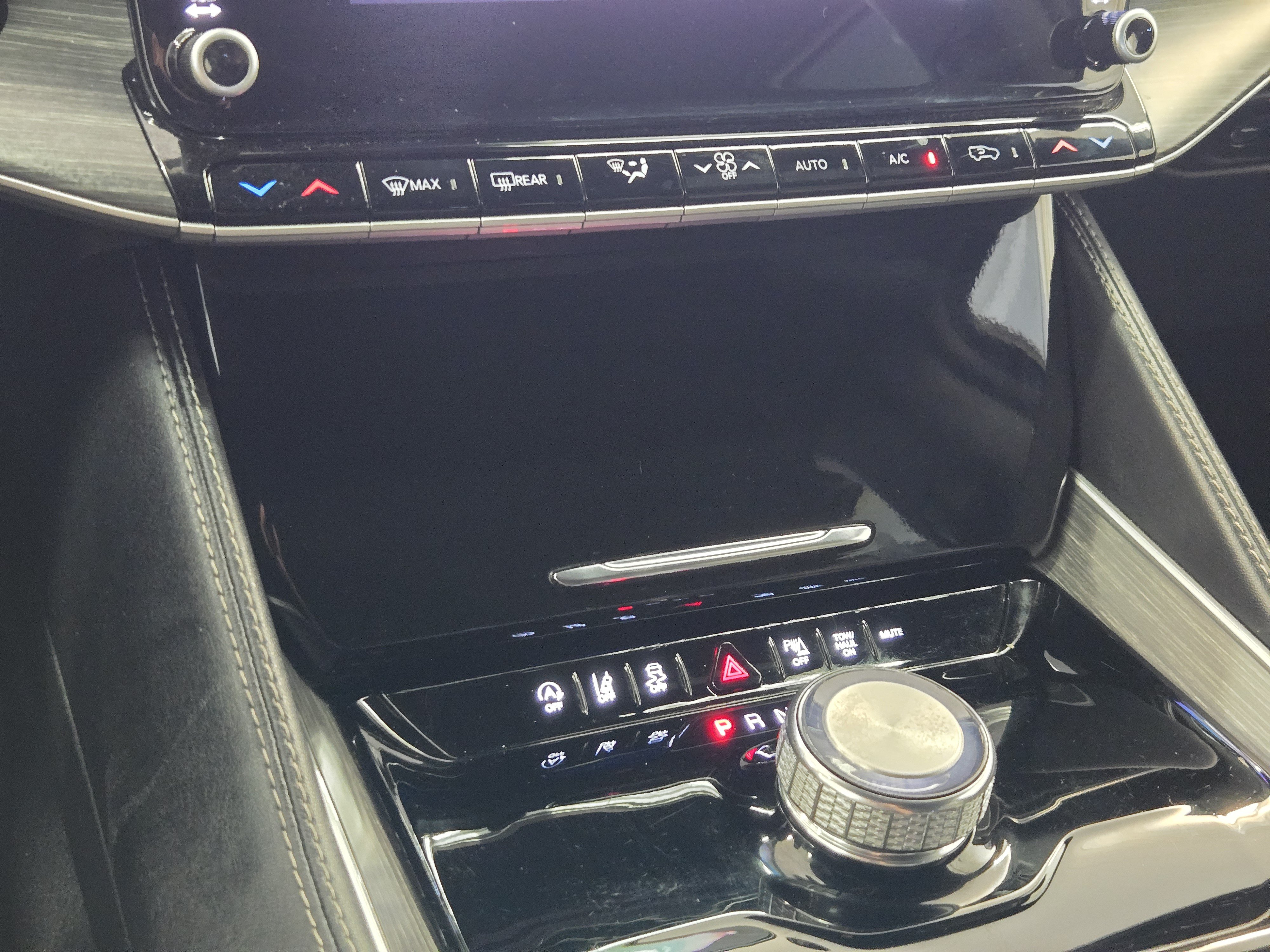 Used 2024 Jeep Wagoneer Series II w/ Flexible Seating Group RWD image 18