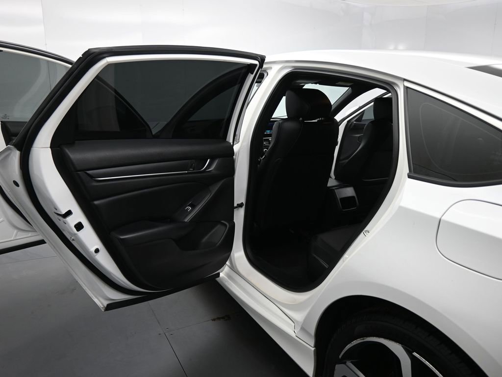 Used 2018 Honda Accord Sport image 15