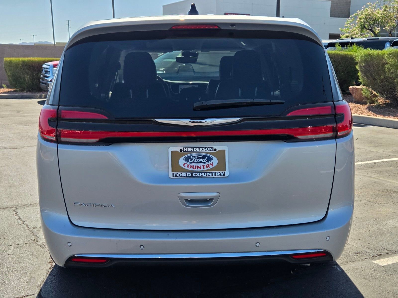 Used 2024 Chrysler Pacifica Touring-L FWD image 5