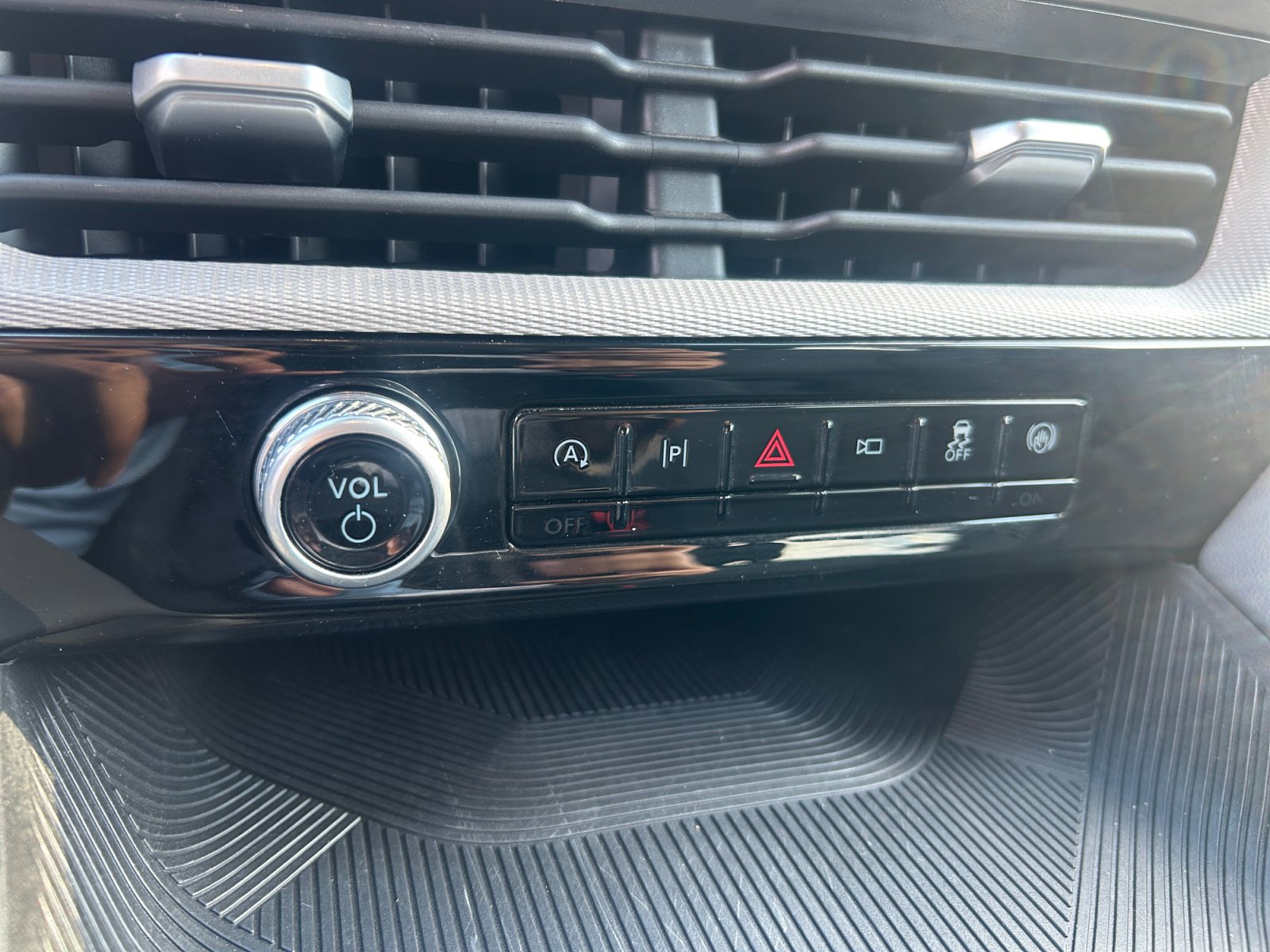 Certified 2025 Ford Explorer Active RWD image 16