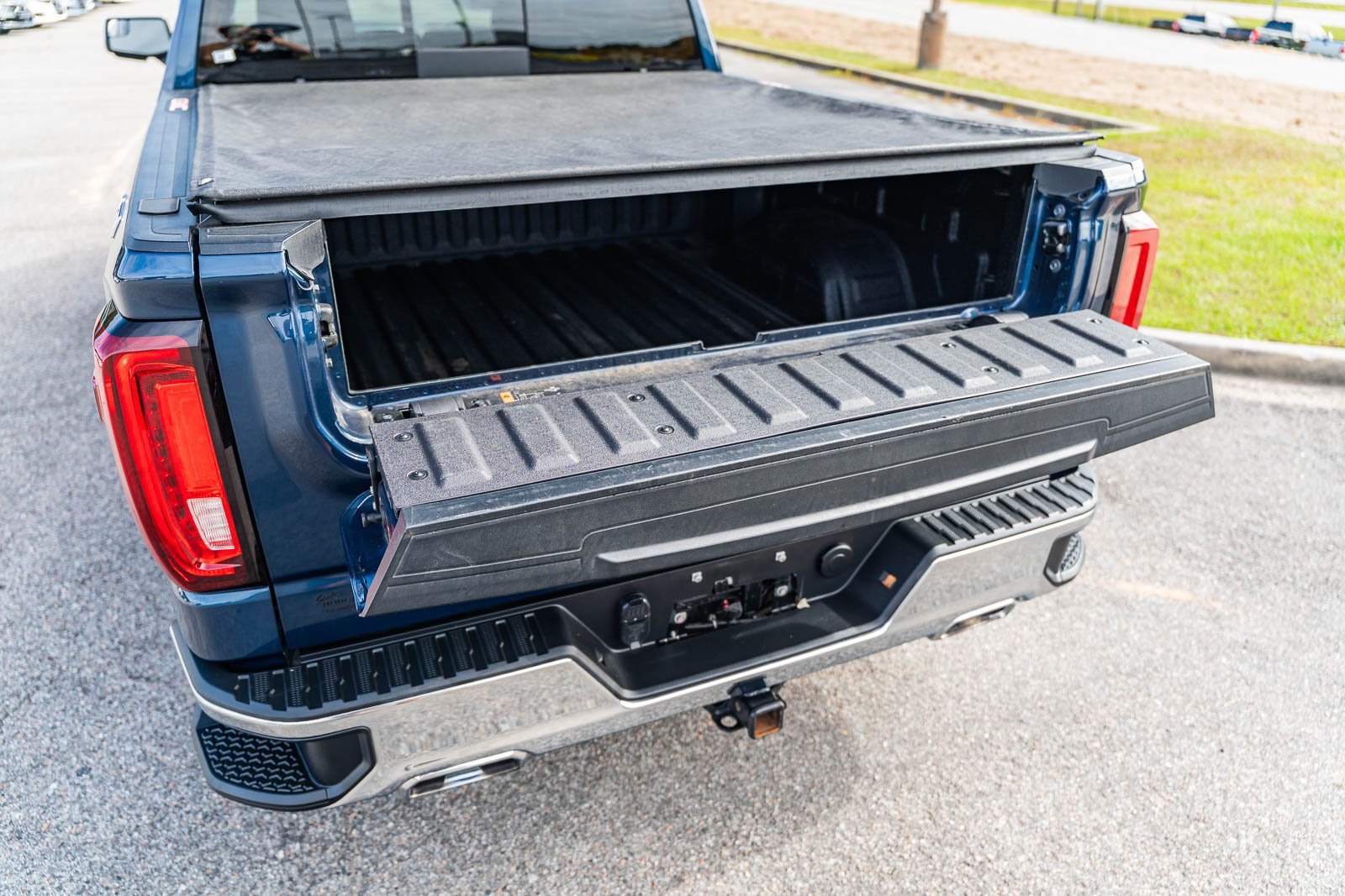 Used 2021 GMC Sierra 1500 SLT w/ SLT Convenience Package image 17