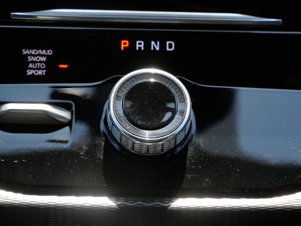 Used 2025 Jeep Grand Cherokee Limited w/ Black Appearance Package AWD/4WD image 18