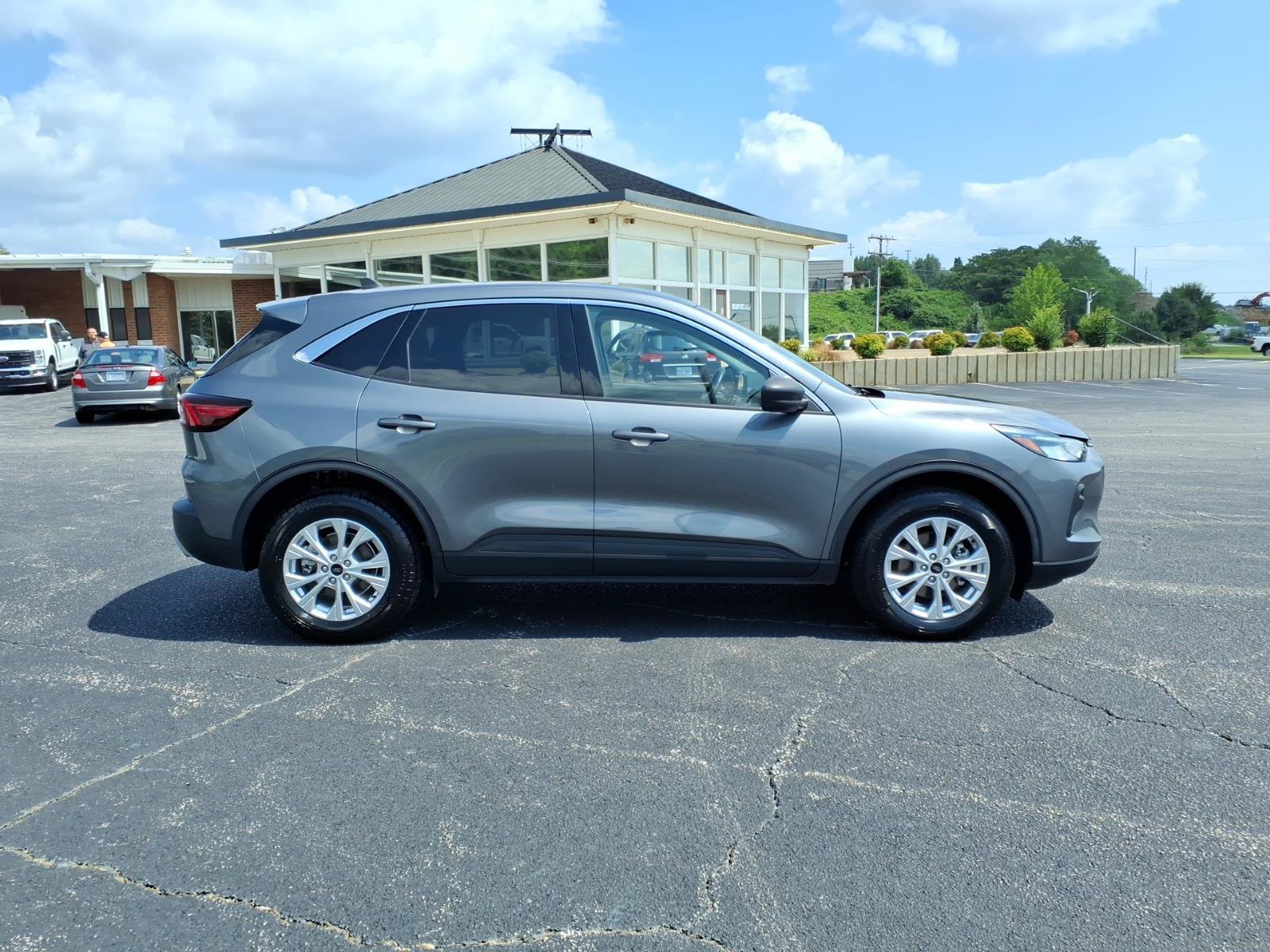 Certified 2024 Ford Escape Active AWD/4WD image 8