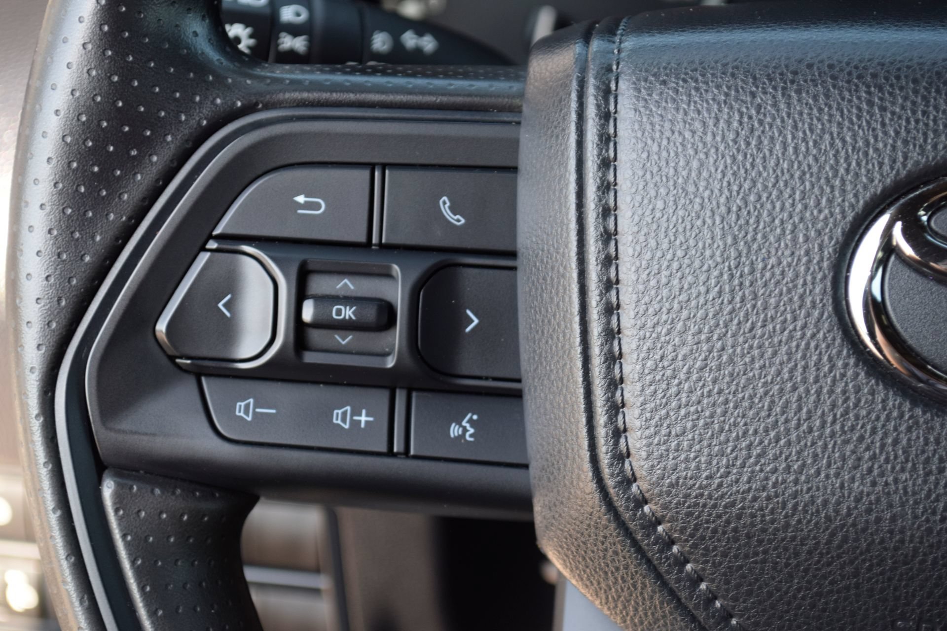 Used 2025 Toyota Tundra SR5 w/ SX Package RWD image 8