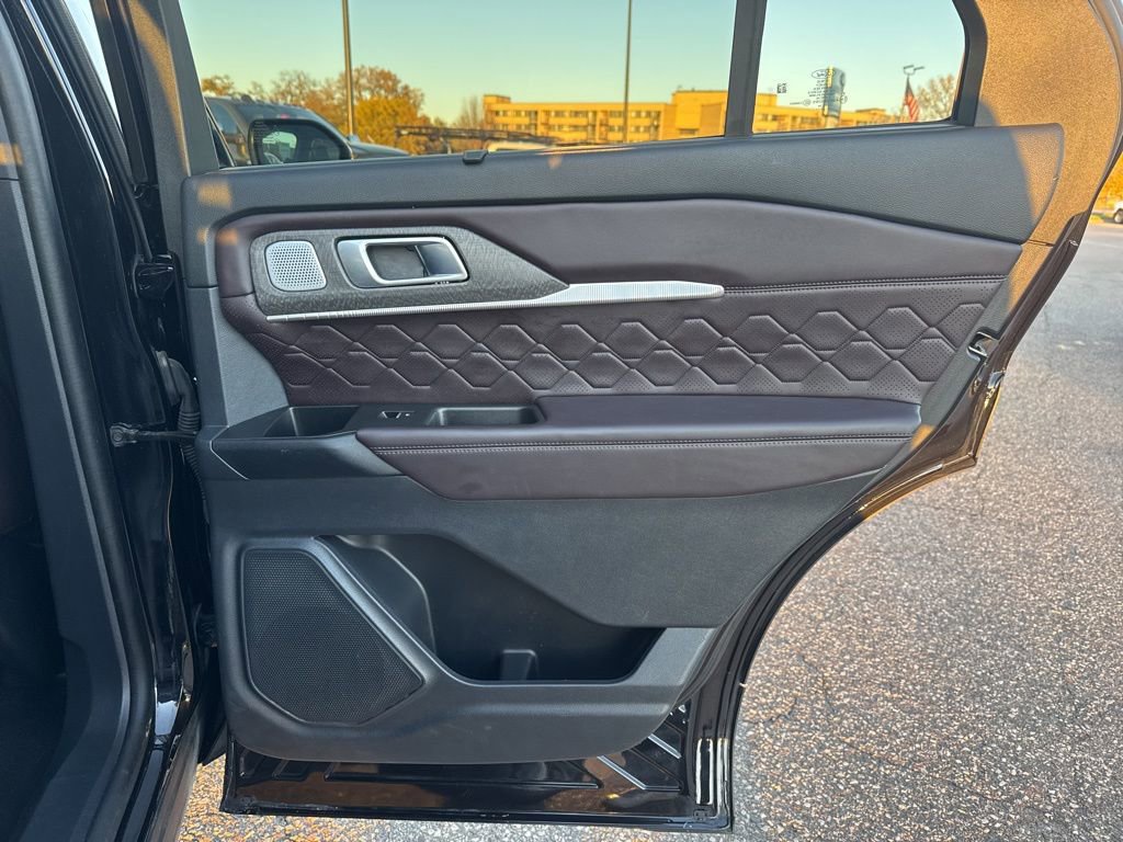 Certified 2025 Ford Explorer Platinum w/ Ultimate Package image 47