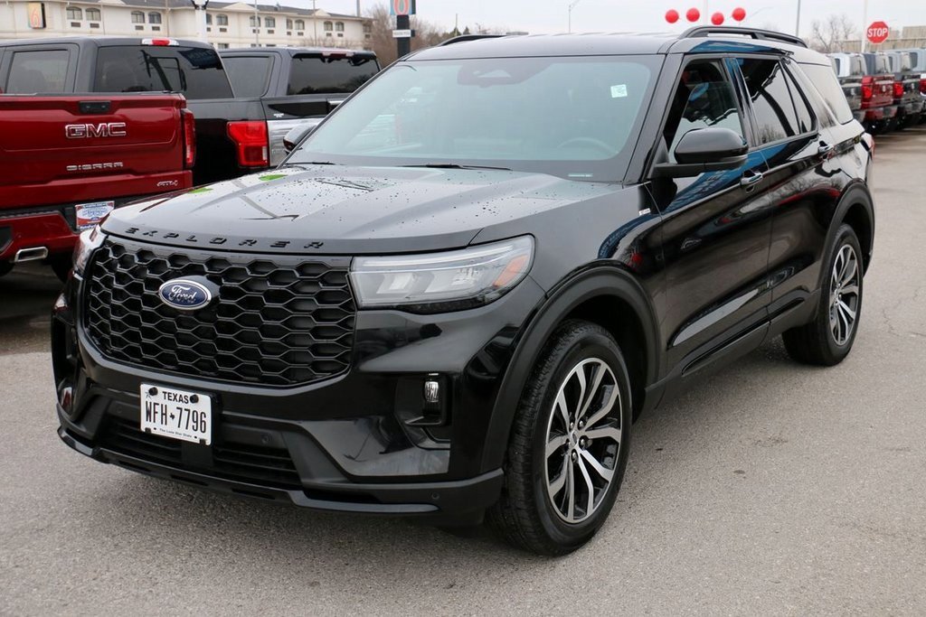 Certified 2025 Ford Explorer ST-Line image 2