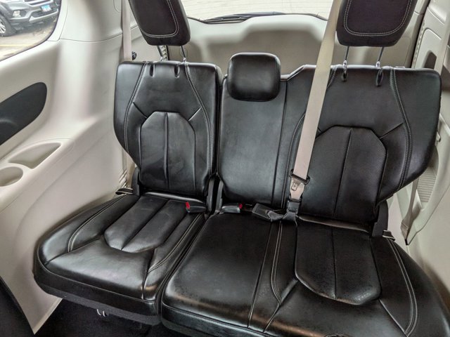 Used 2023 Chrysler Pacifica Touring-L FWD image 22