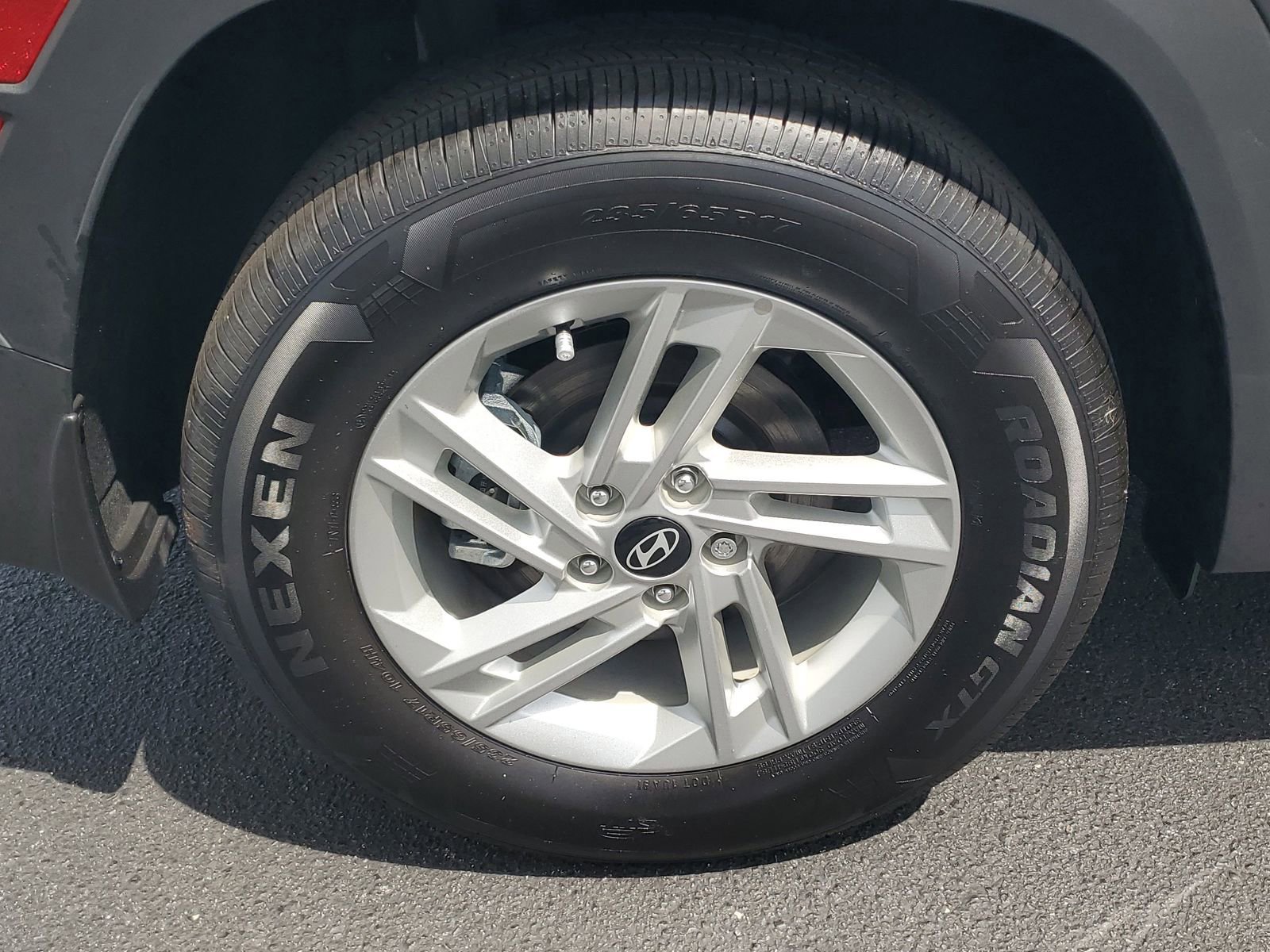 Used 2025 Hyundai Tucson SE image 5