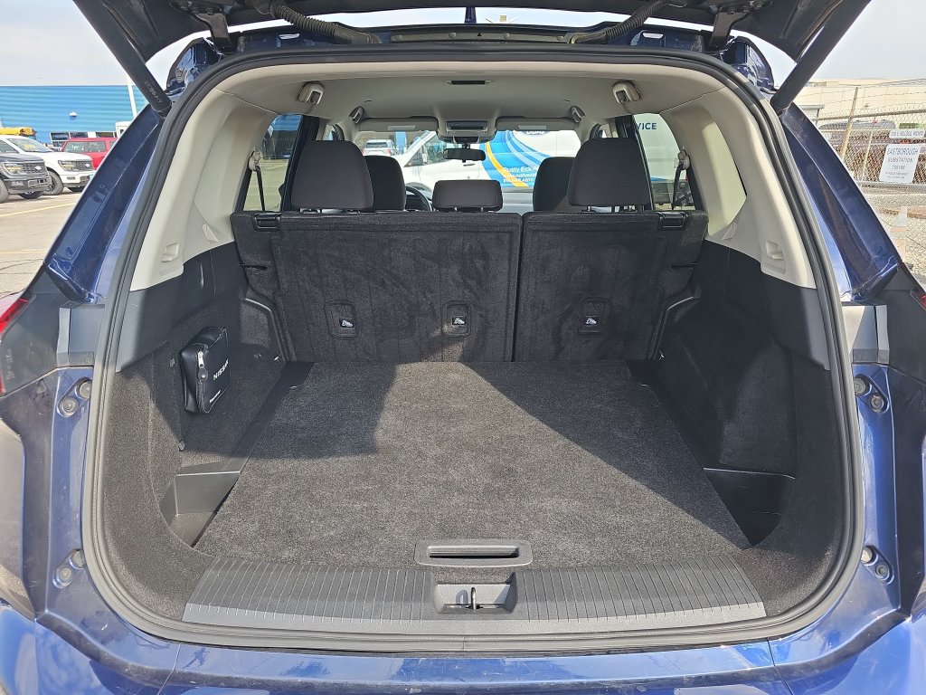 Used 2024 Nissan Rogue SV FWD image 12