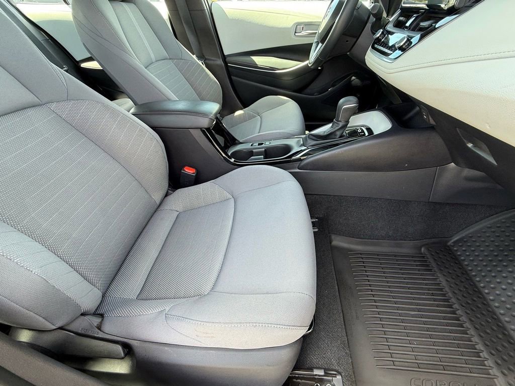 Used 2025 Toyota Corolla SE image 11