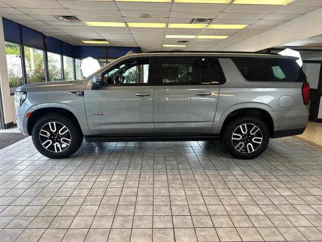 Used 2023 GMC Yukon XL AT4 w/ AT4 Premium Package AWD/4WD image 13