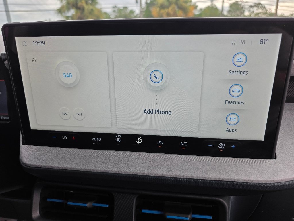 Certified 2025 Ford Maverick XLT FWD image 4