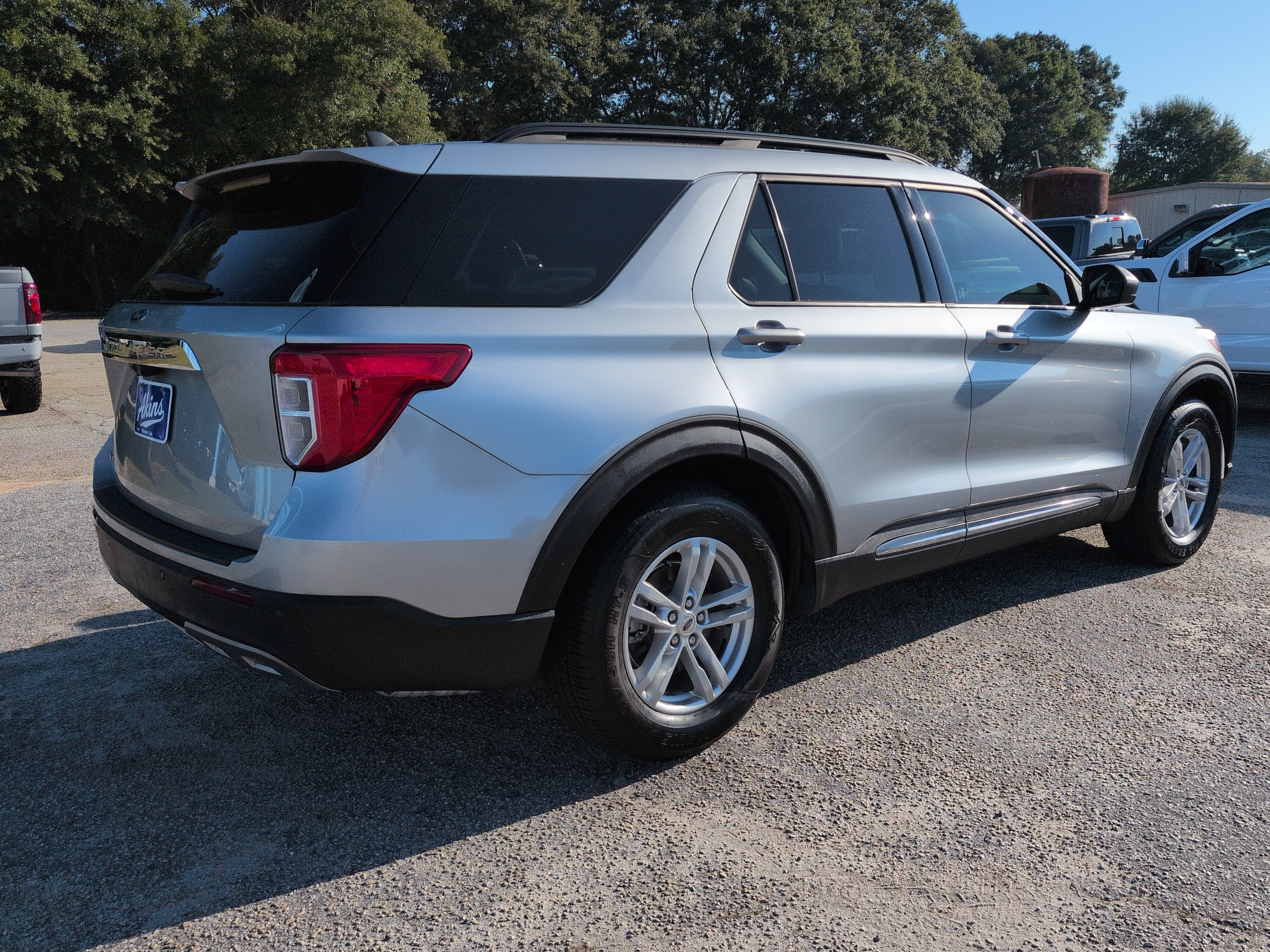 Certified 2022 Ford Explorer XLT w/ Equipment Group 202A RWD image 3