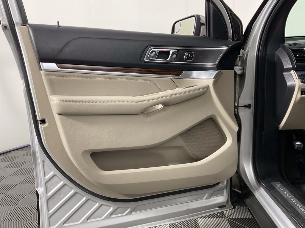 Certified 2018 Ford Explorer Limited FWD image 12