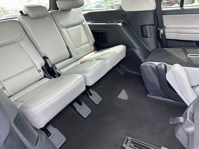 Certified 2025 Ford Expedition Active AWD/4WD image 9