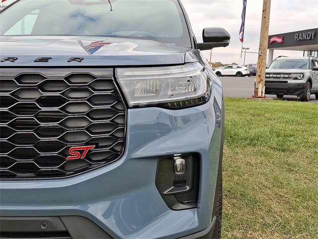 Certified 2025 Ford Explorer ST image 9