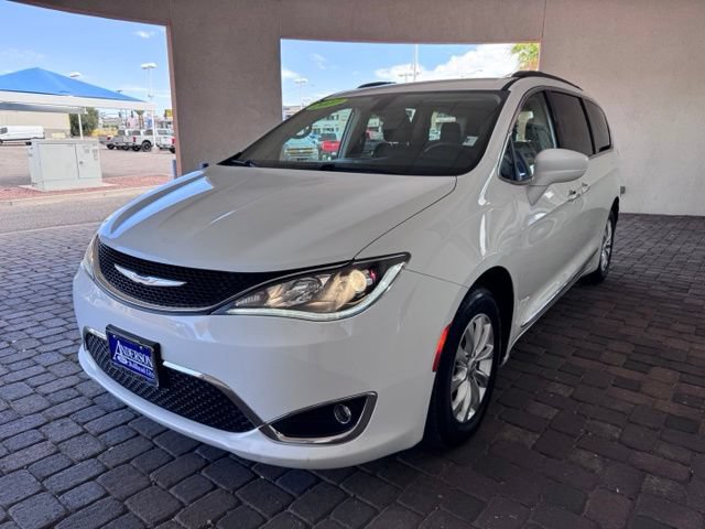 Used 2017 Chrysler Pacifica Touring-L FWD video 1