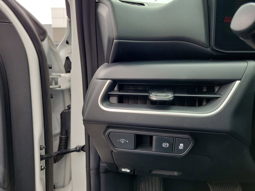 Used 2025 Kia K4 LXS image 23