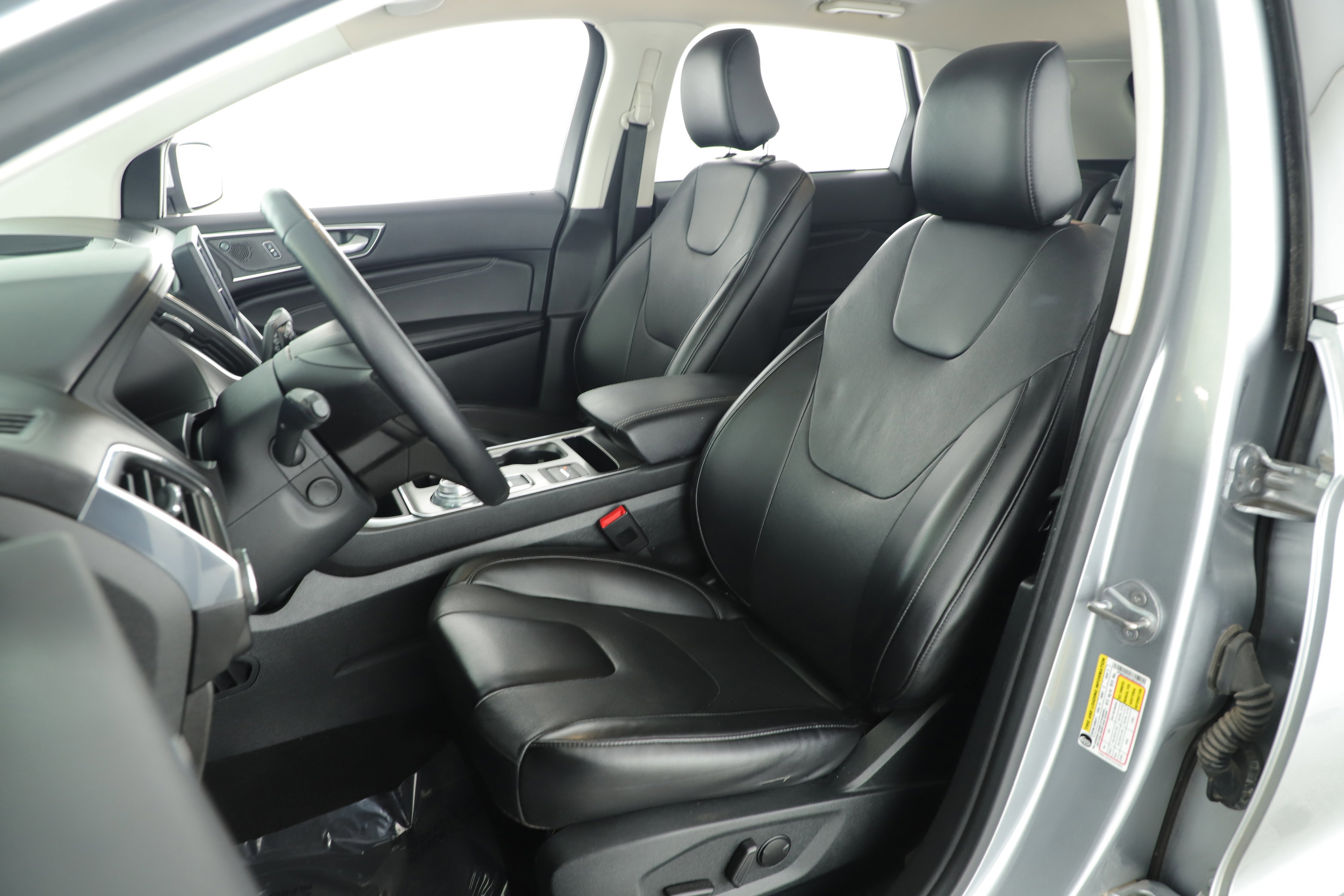 Certified 2022 Ford Edge Titanium w/ Equipment Group 301A image 11