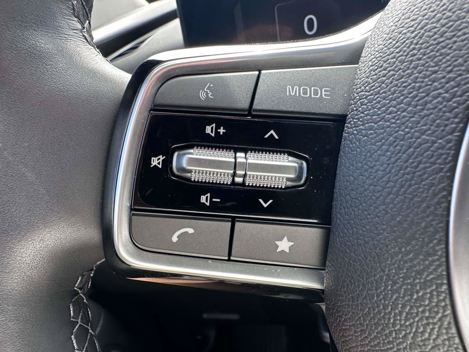 Used 2025 Kia Carnival SX Prestige FWD image 20