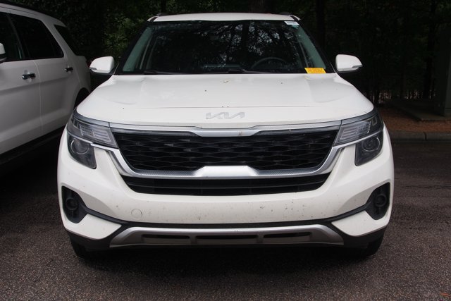 Used 2023 Kia Seltos S w/ Navigation Package FWD image 3