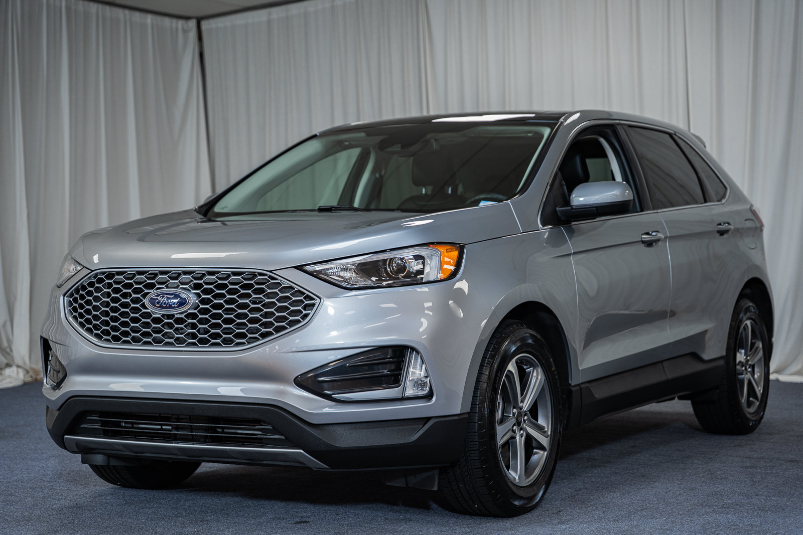Certified 2024 Ford Edge SEL w/ Convenience Package AWD/4WD image 3