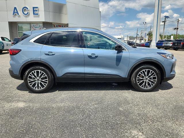 Certified 2025 Ford Escape SE image 5