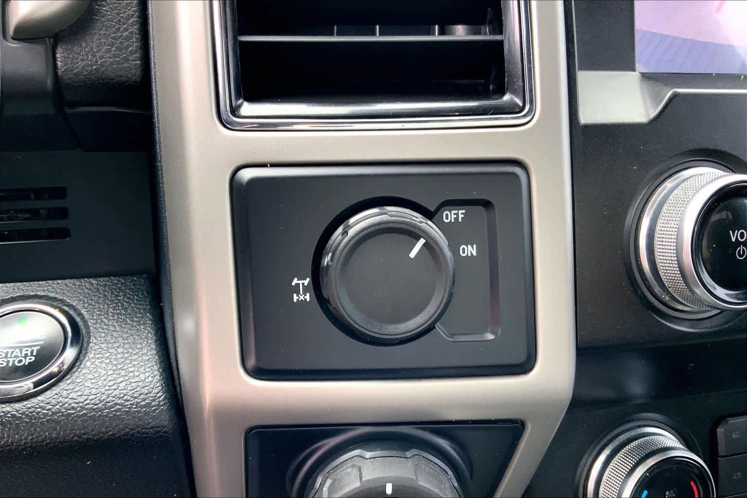 Certified 2019 Ford F150 Lariat w/ Equipment Group 502A Luxury RWD image 30