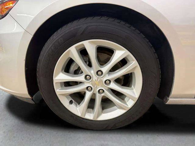 Used 2018 Chevrolet Malibu LT image 24