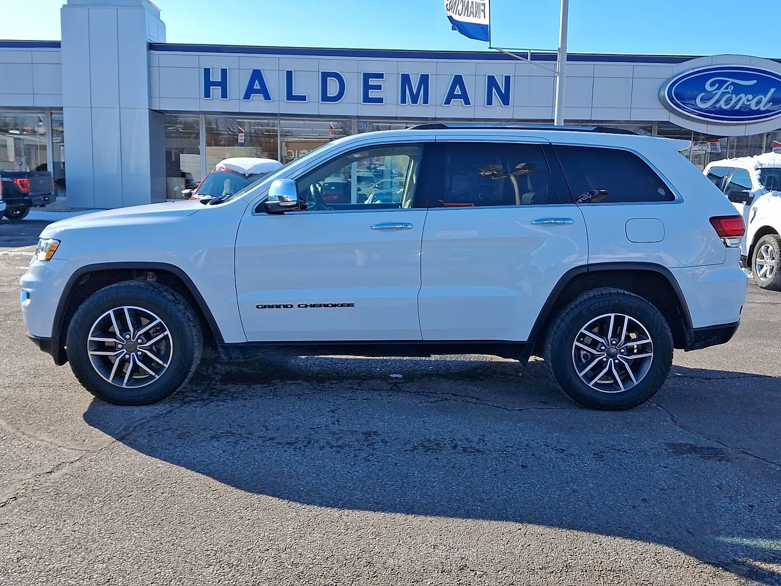 Used 2021 Jeep Grand Cherokee Limited w/ Luxury Group II AWD/4WD image 4