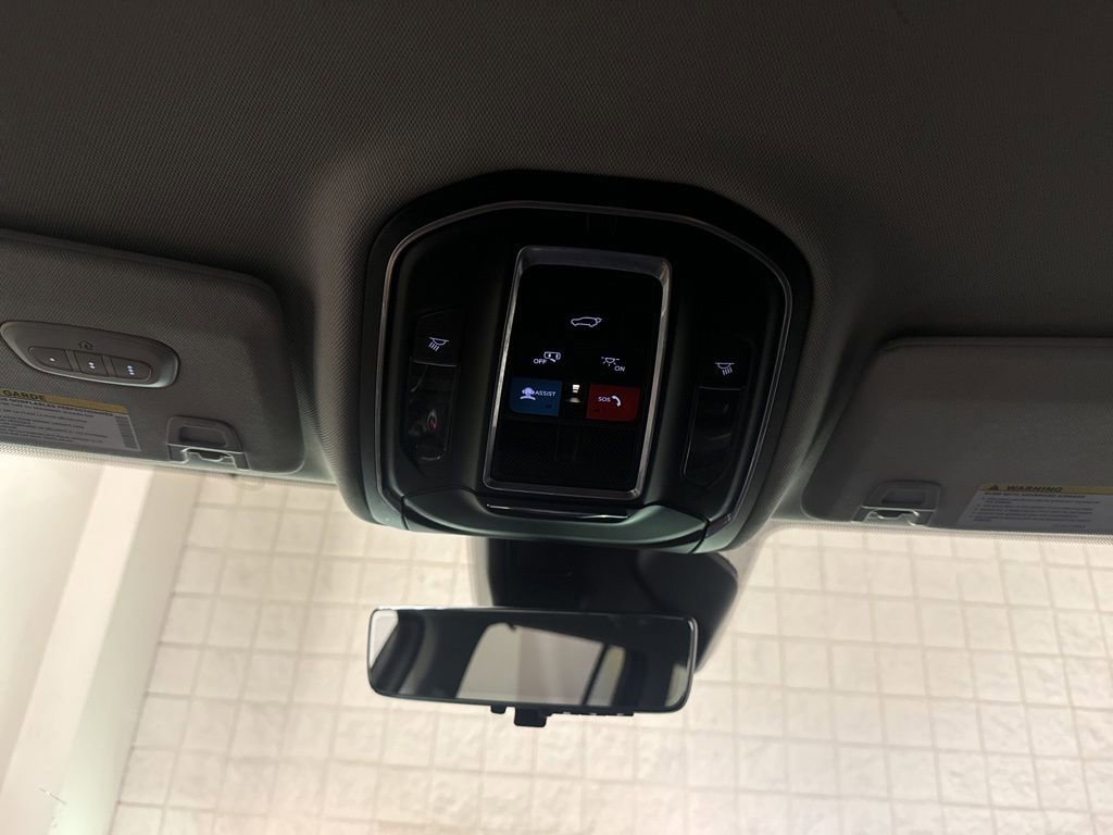 Used 2021 Jeep Grand Cherokee L Limited w/ Luxury Tech Group II image 44