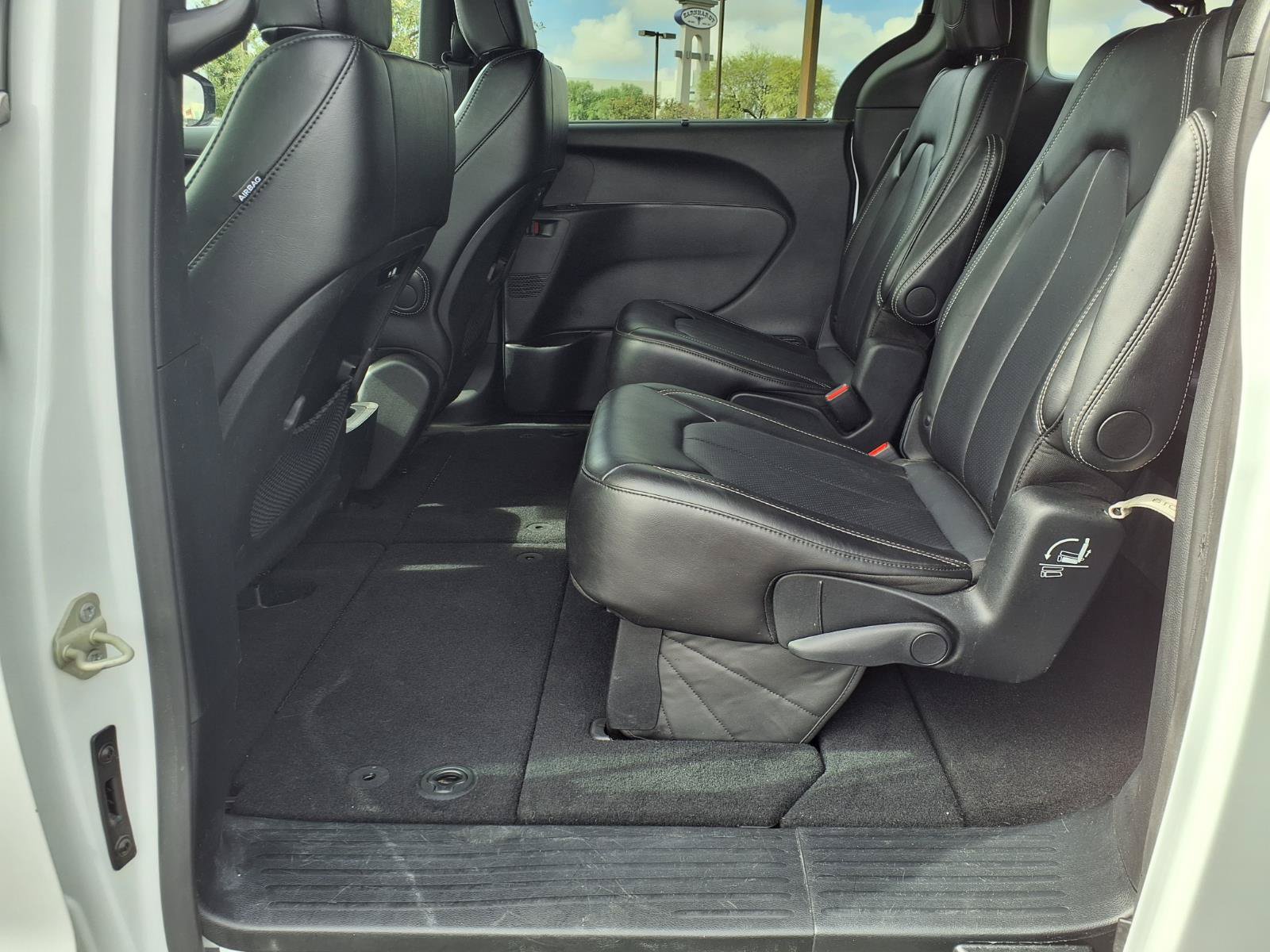 Used 2025 Chrysler Pacifica Select FWD image 18