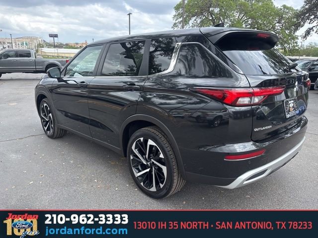 Used 2023 Mitsubishi Outlander SE AWD/4WD image 5