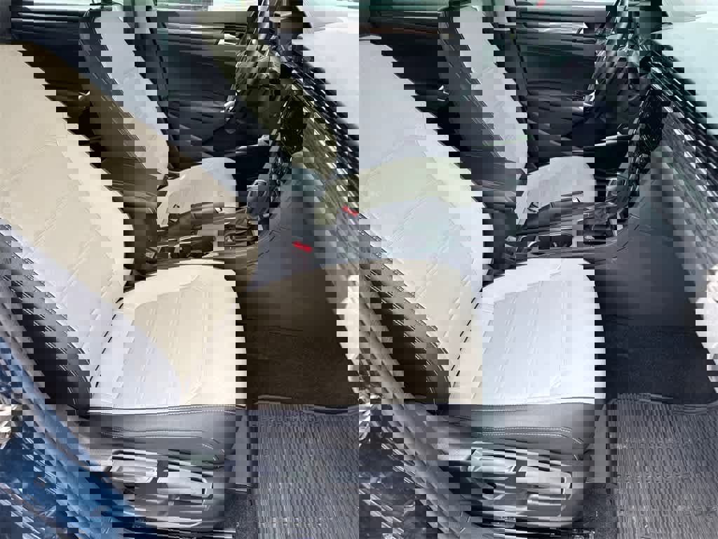 Used 2020 Volkswagen Passat 2.0T R-Line image 12