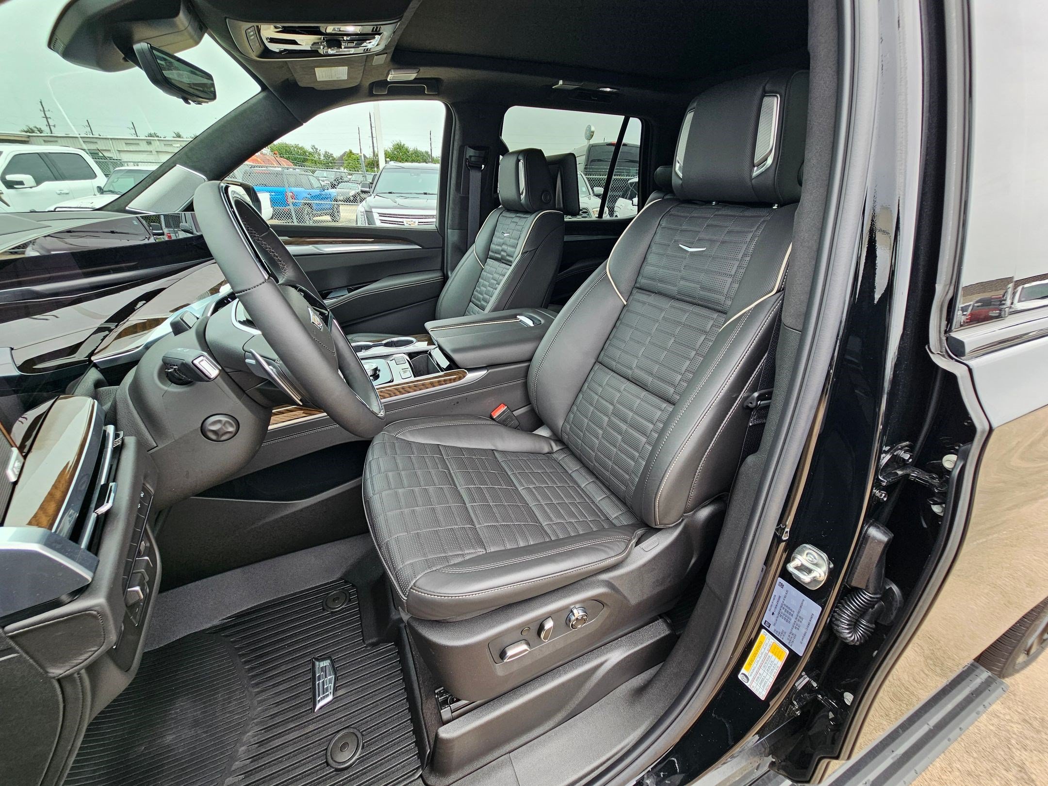 Used 2026 Cadillac Escalade Platinum Sport w/ LPO, ONYX Package AWD/4WD image 17